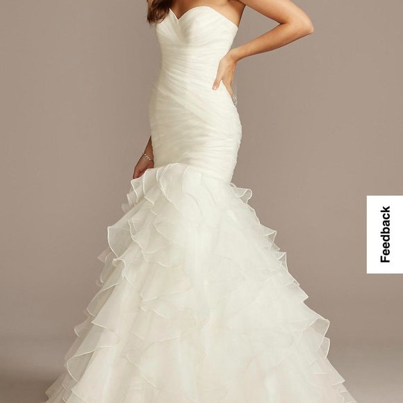 Vera Wang Mermaid Style Wedding Dress - Picture 4 of 7